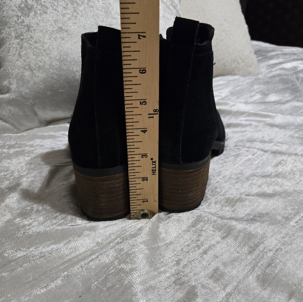 Suede Black Ankle Booties By Eva And Zoe, Size 8 NWOT - Picture 3 of 9